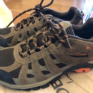 Boys Columbia hikers